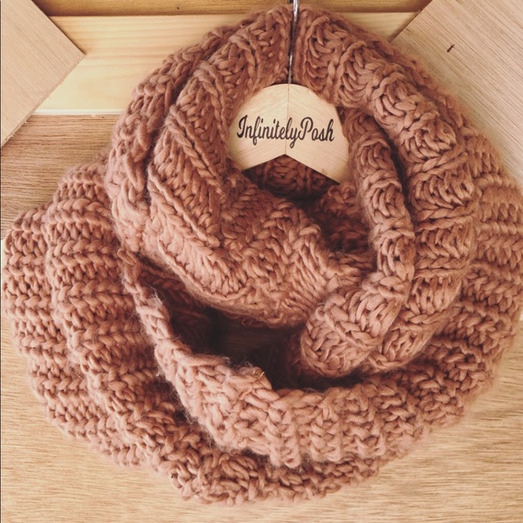 Accessories - 💥 Thick Knit Infinity Scarf